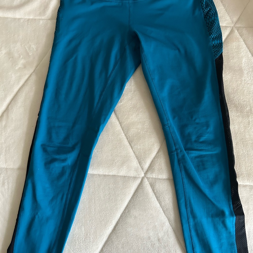 Zella leggings, size medium.   Very good, gently used condition.